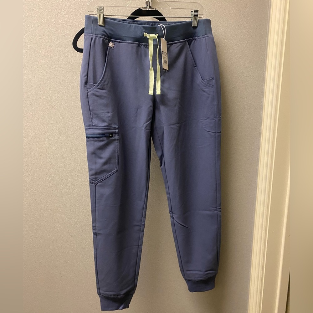 FIGS Zamora Joggers. SMALL